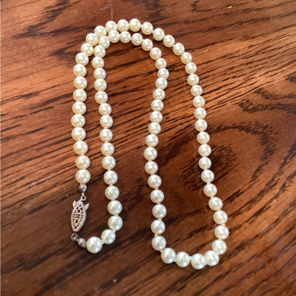 Vintage Pearl Necklace - Picture 2 of 6